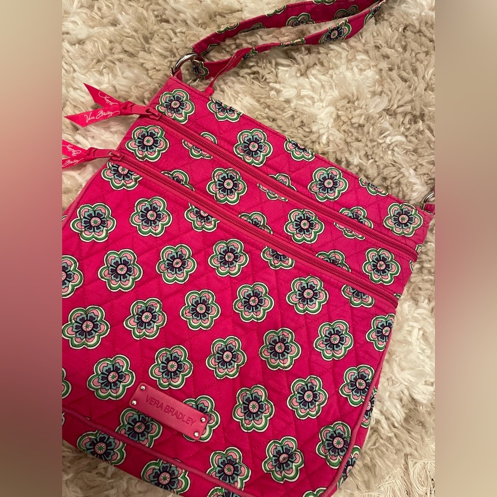 Vera Bradley Quilted Crossbody in Glenna Pink Swirls Pattern-Excellent condition